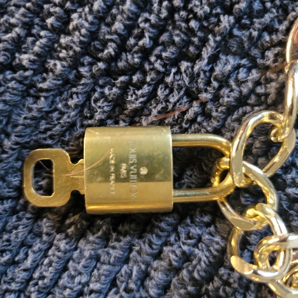 Autheintic LOUIS VUITTON #308 Brass Lock And Key With Chain. See Photos - Picture 2 of 5